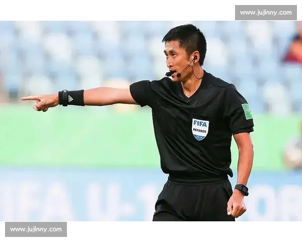 马宁世俱杯强硬执法：阻止违规换人引发教练组围堵